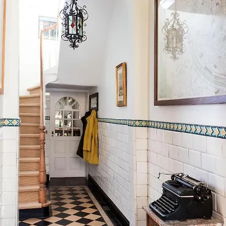 West Bed and Breakfast Μπριζ